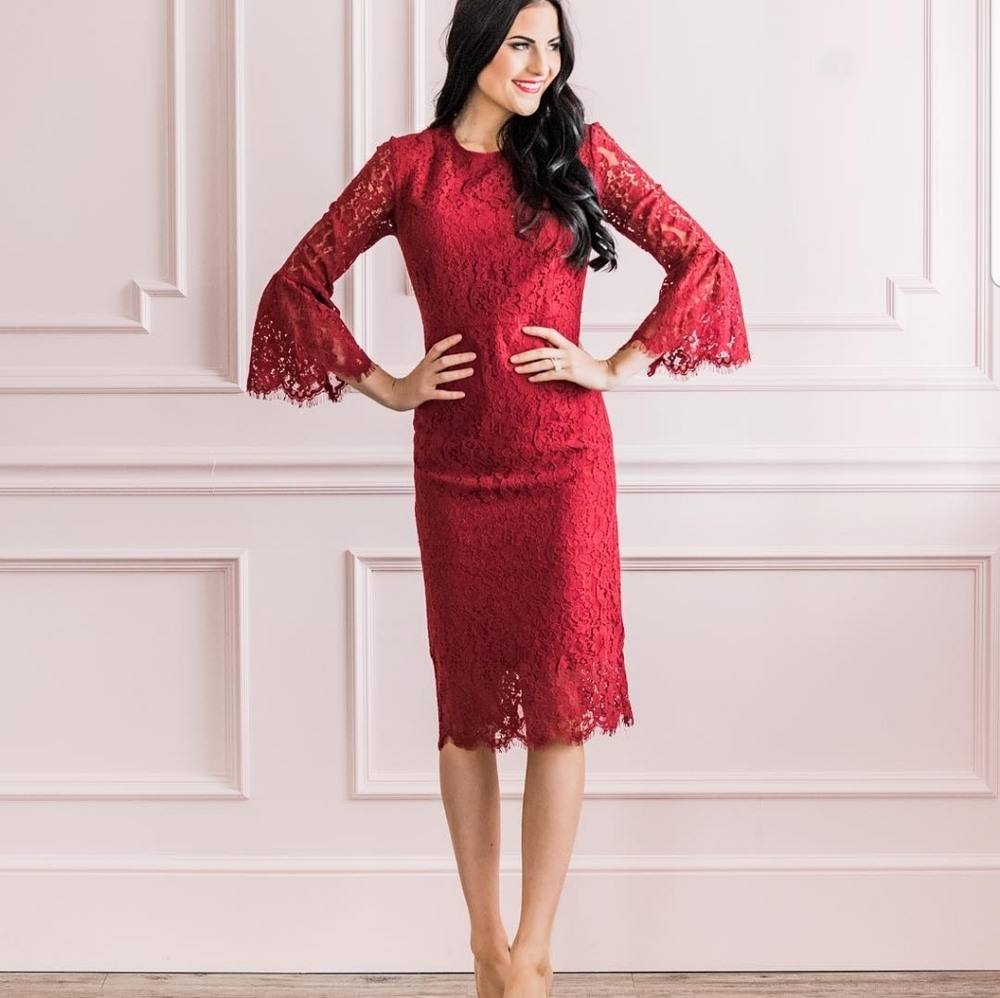 RACHEL PARCELL BORDEAUX ROSETTE LACE DRESS